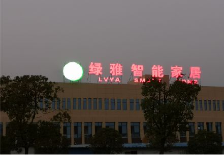 常熟楼顶冲孔发光字是怎么安装的?