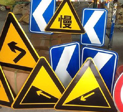 常熟标识标牌中颜色的确定是很重要的。